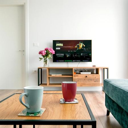 Urban Serenity City Skyline View Apartment 1 Tiran Dış mekan fotoğraf