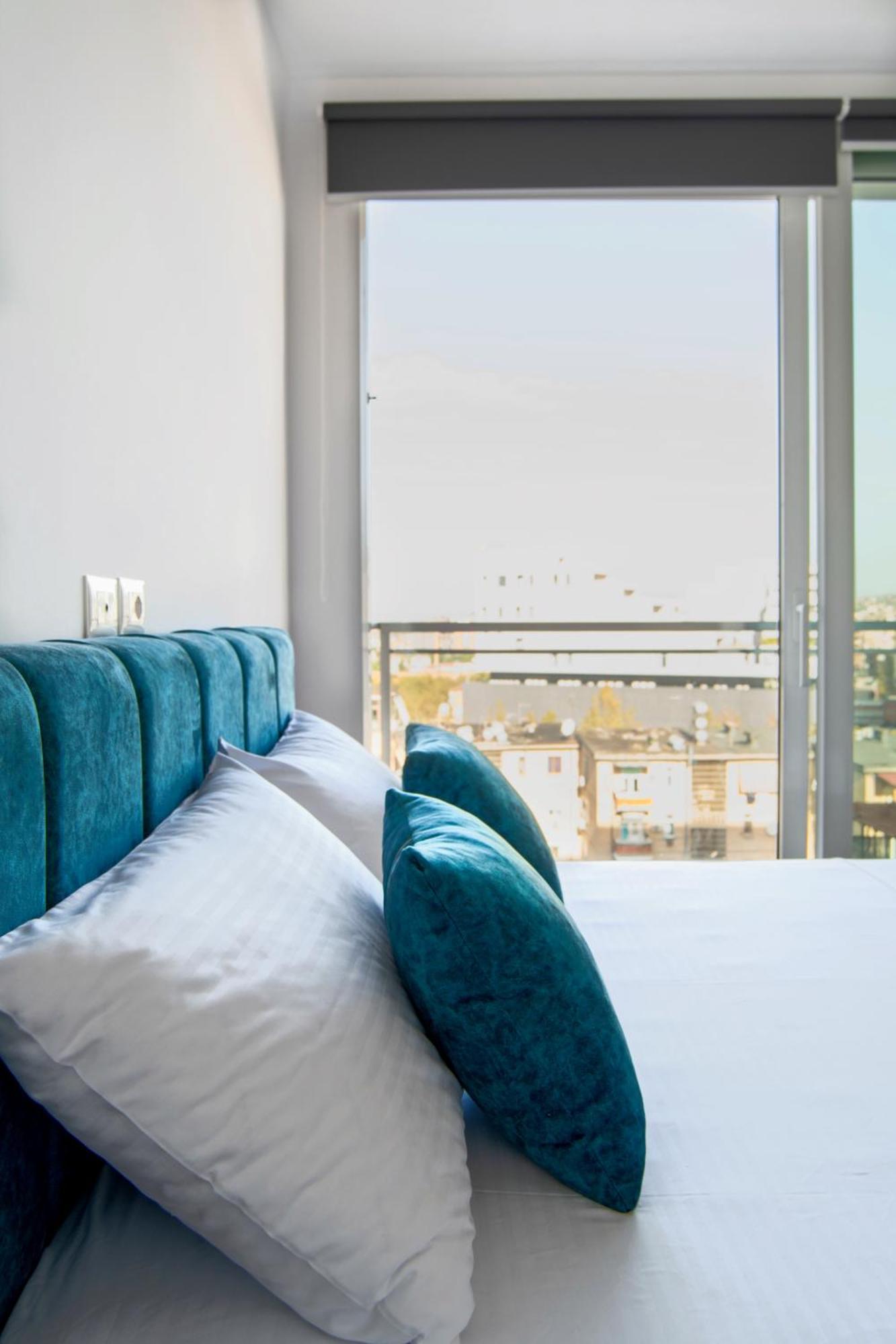 Urban Serenity City Skyline View Apartment 1 Tiran Dış mekan fotoğraf