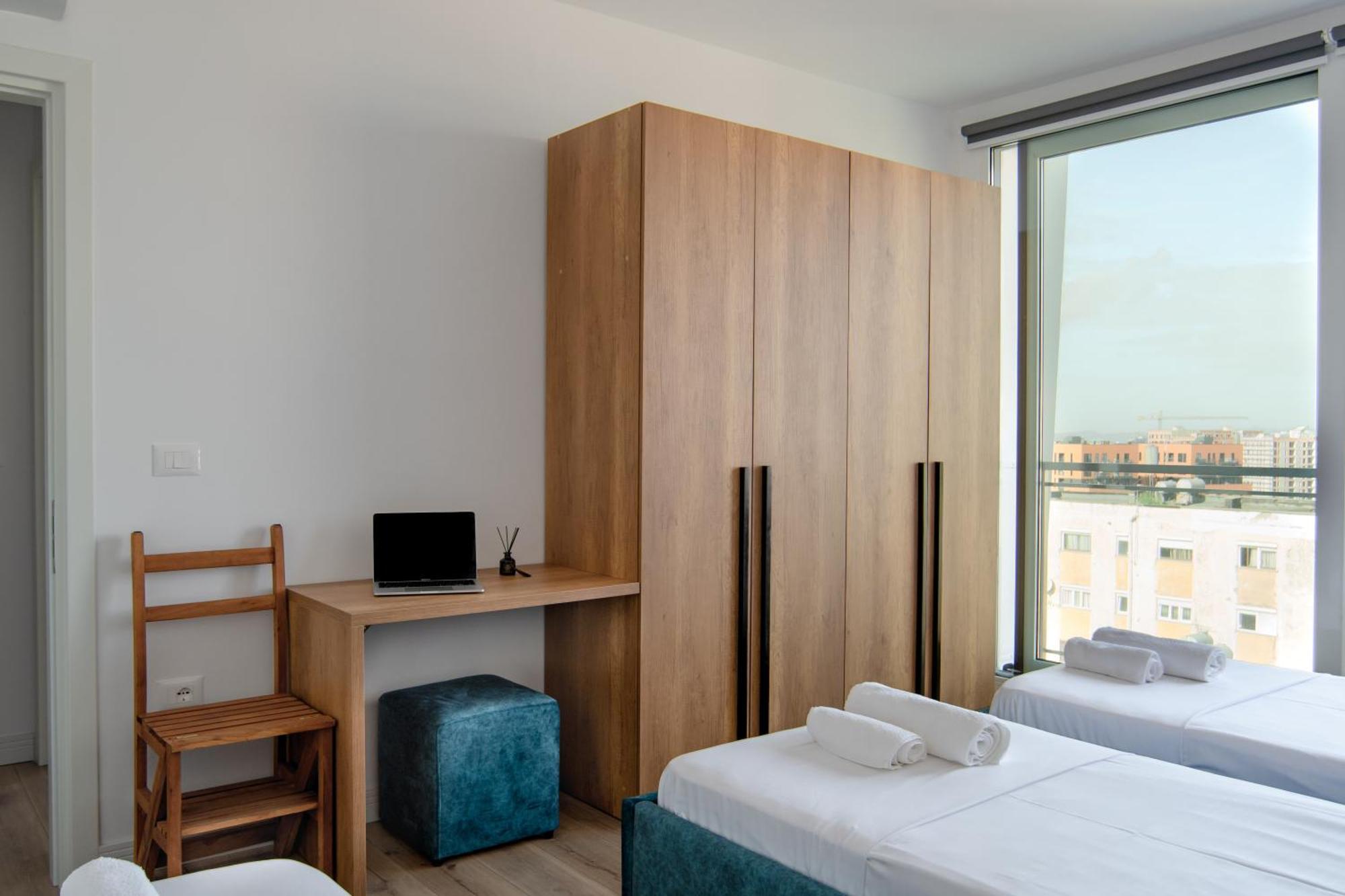 Urban Serenity City Skyline View Apartment 1 Tiran Dış mekan fotoğraf